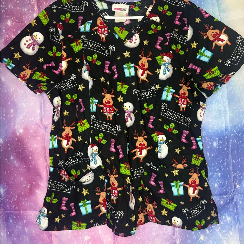Scrubstar Christmas scrub top 🛍